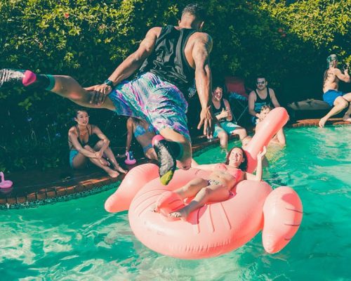 Best Place In The World To Chilling With Friends